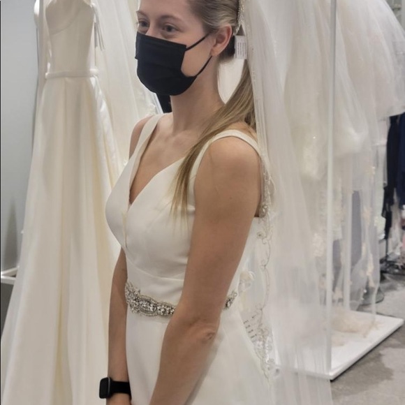 Wedding dress, unaltered, glitter belt, size 2 - Picture 3 of 5